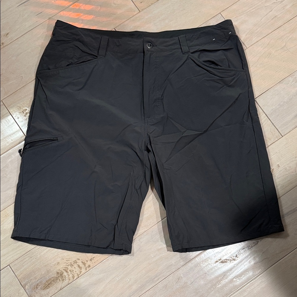 Patagonia Men's Black Cargo Shorts